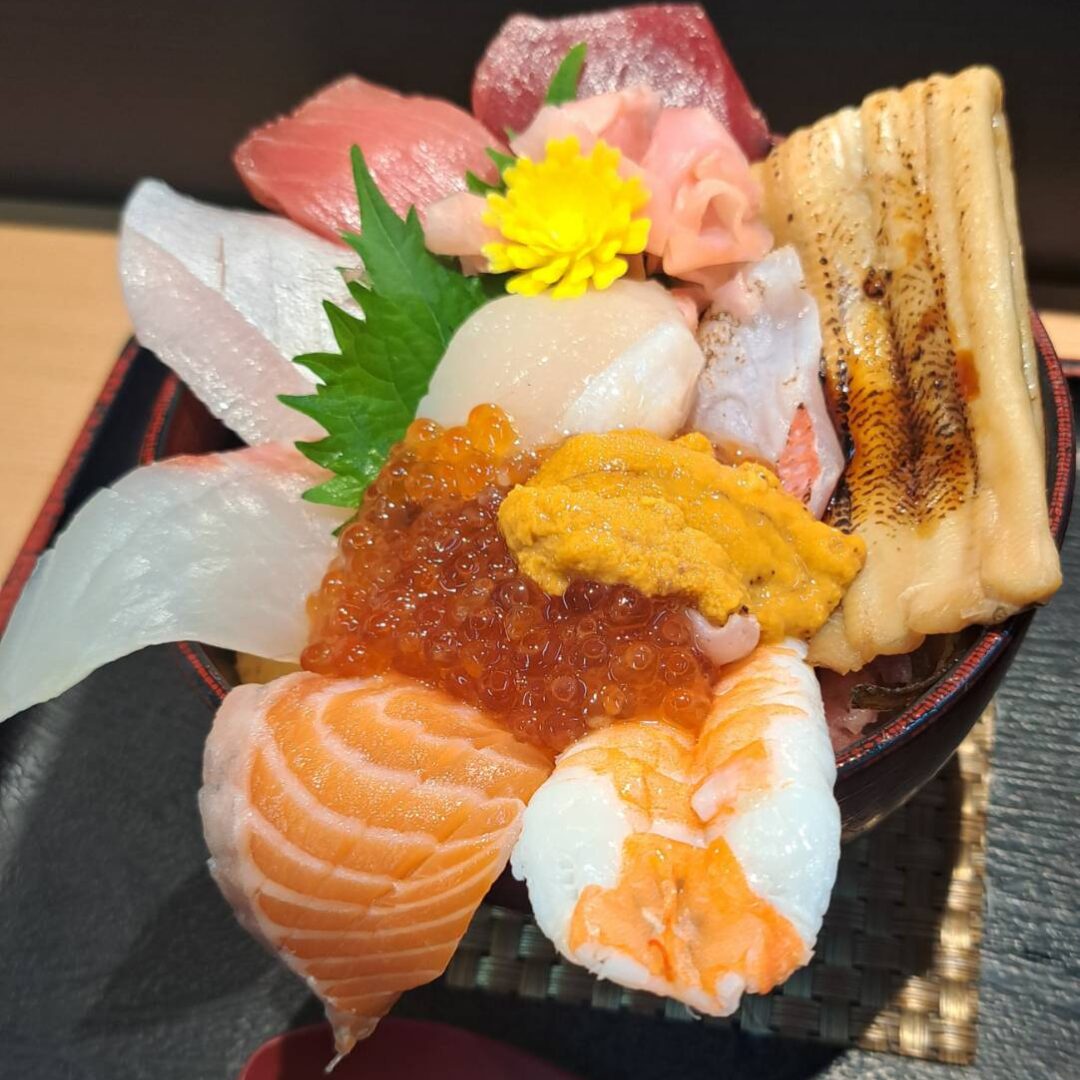 新鮮な厚切り刺身の豊漁丼☆ 海鮮すし食堂「にほんのうみ刈谷本店」